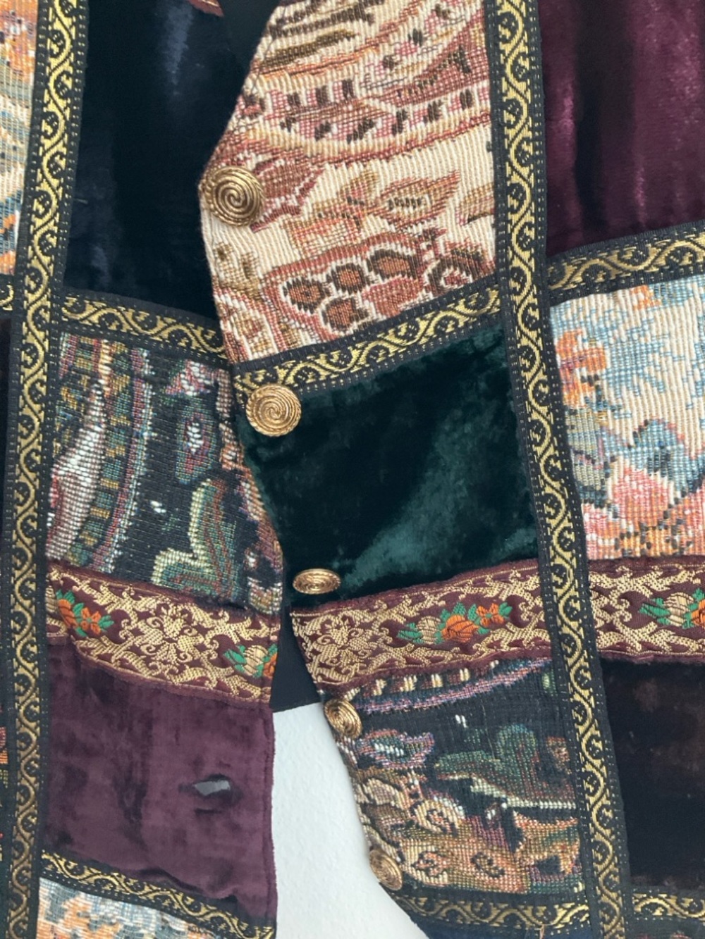 Vintage J.R.T Patchwork Velvet Vest XL in Burgundy & Green 90's - Picture 5 of 10